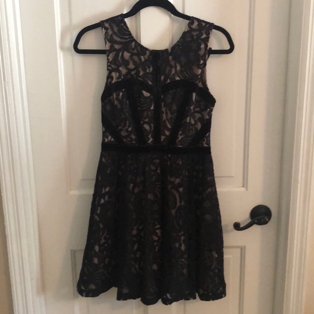 Girls dress black lace dress.
